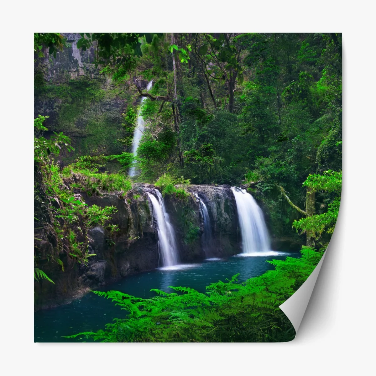 Repositionierbarer Aufkleber beruhigender wasserfall im smaragdgrünen wald – Wallnifity®