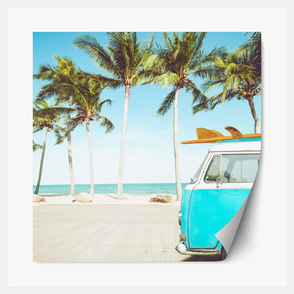 Repositionierbarer Aufkleber vintage surfbus am tropischen strand – Wallnifity®