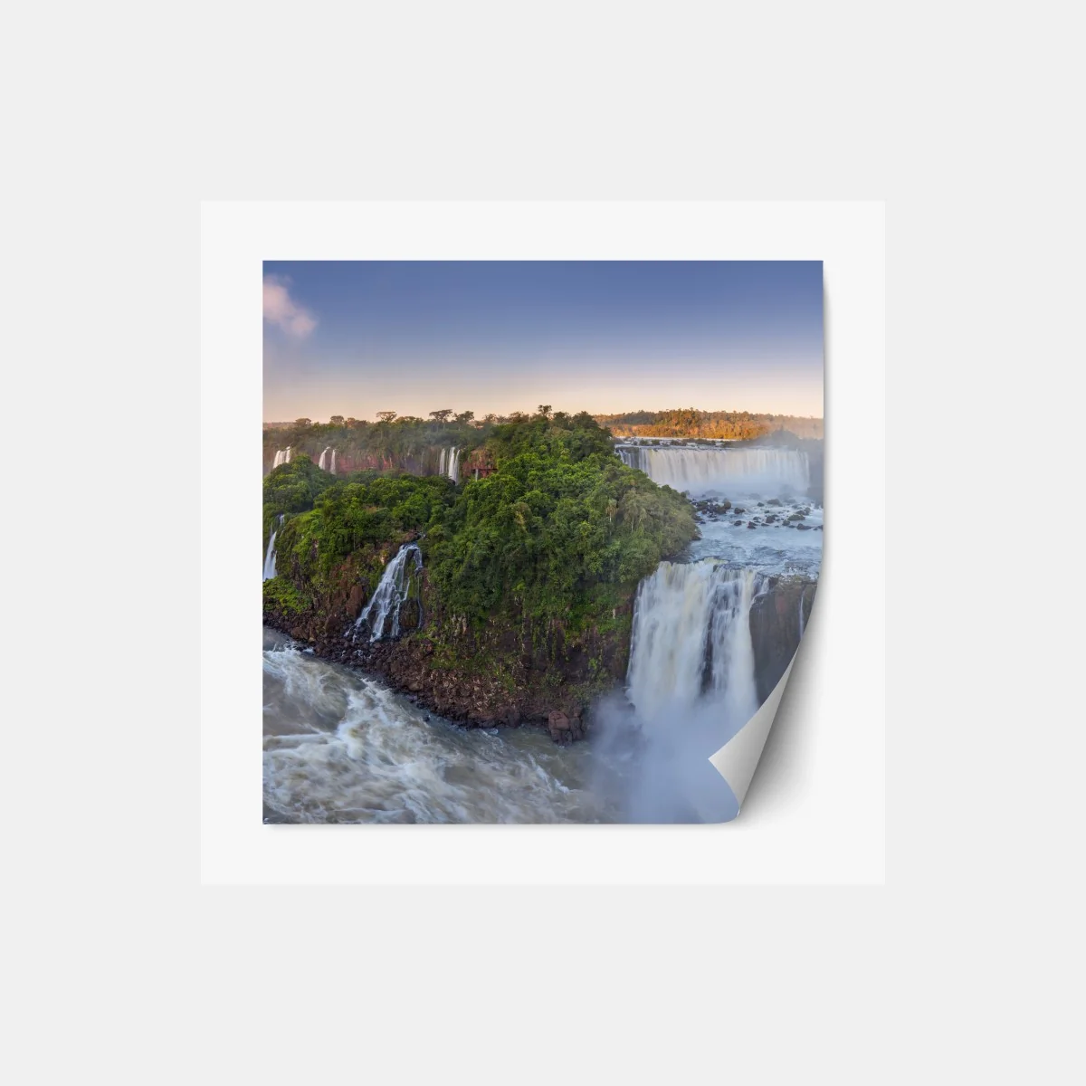 Repositionierbarer Aufkleber neblige panorama der wasserfälle im üppigen wald – Wallnifity® Repositionierbarer Aufkleber neblige panorama der wasserfälle im üppigen wald – Wallnifity®