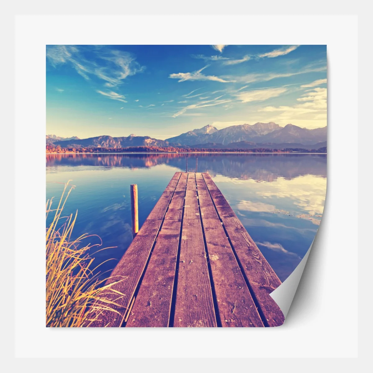 Repositionierbarer Aufkleber holzsteg am bergsee bei sonnenaufgang – Wallnifity® Repositionierbarer Aufkleber holzsteg am bergsee bei sonnenaufgang – Wallnifity®