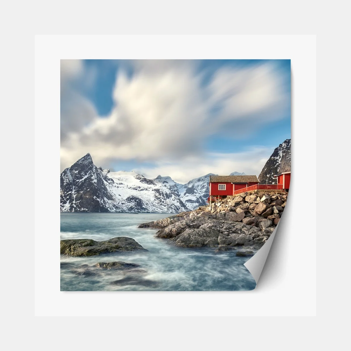 Repositionierbarer Aufkleber rote hütten an verschneiten küstenbergen – Wallnifity® Repositionierbarer Aufkleber rote hütten an verschneiten küstenbergen – Wallnifity®
