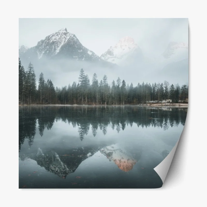 Repositionierbarer Aufkleber neblige alpine spiegelung am ruhigen see