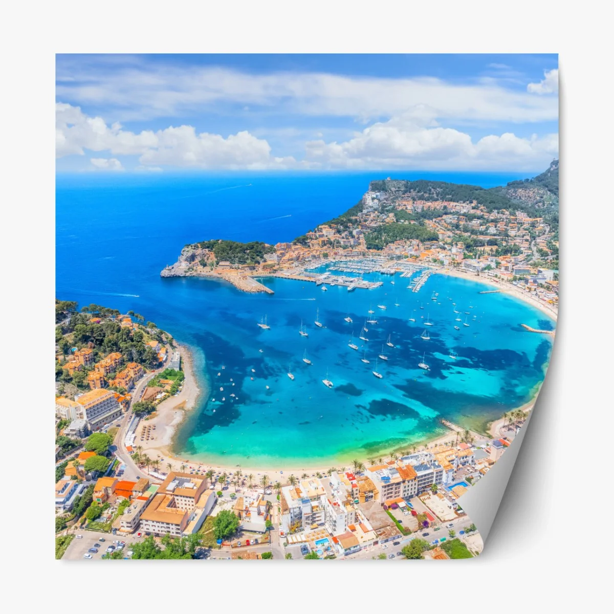 Repositionierbarer Aufkleber luftaufnahme der bucht von Port de Sóller – Wallnifity® Repositionierbarer Aufkleber luftaufnahme der bucht von Port de Sóller – Wallnifity®