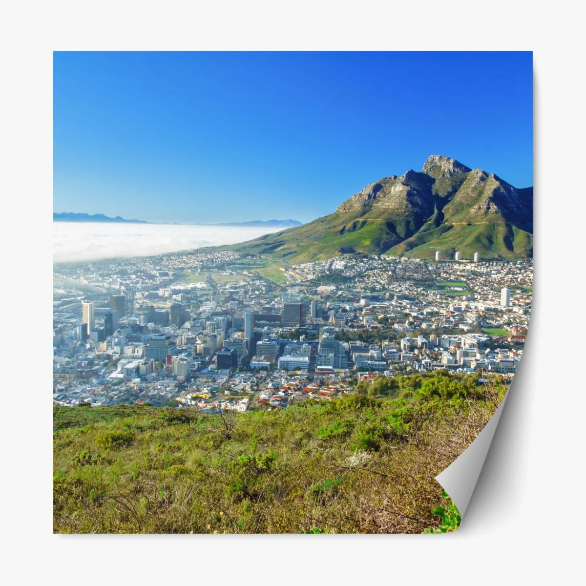 Repositionierbarer Aufkleber stadtpanorama mit bergen und blauem himmel – Wallnifity®