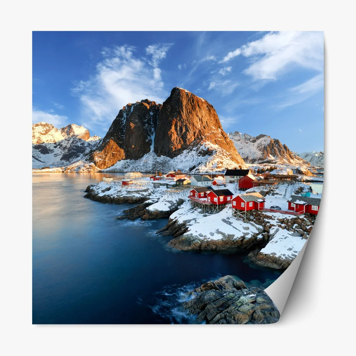 Repositionierbarer Aufkleber sonnenbeschienenes Hamnøy am fjord – Wallnifity®