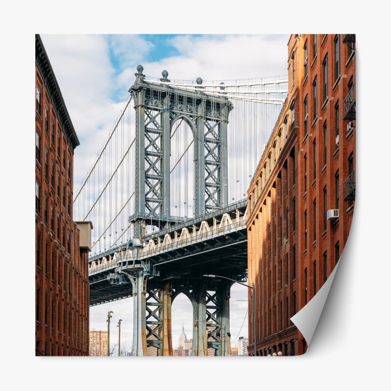 Repositionierbarer Aufkleber Brooklyn brücke eingerahmt von backsteingebäuden