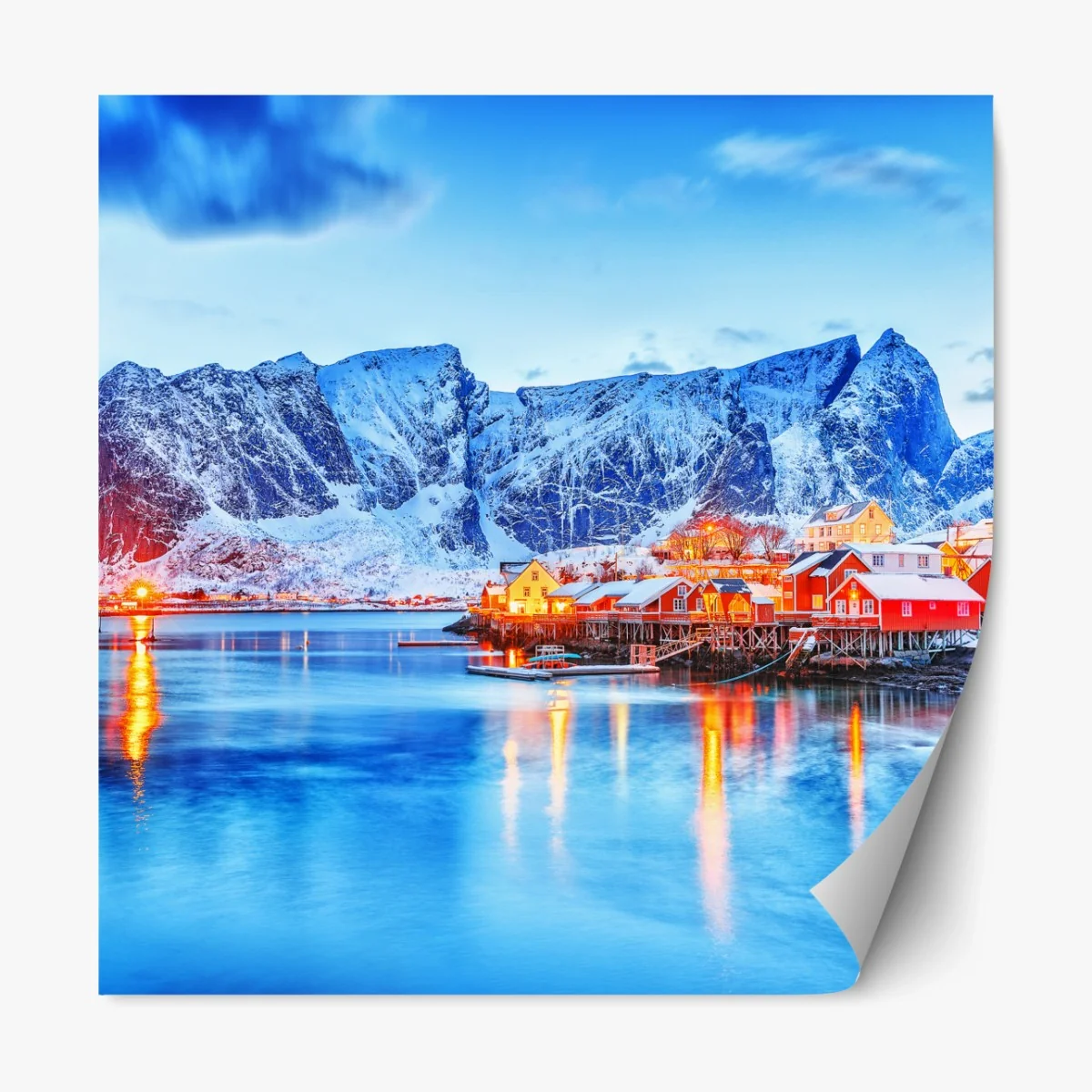 Repositionierbarer Aufkleber verschneites küstendorf unter hohen bergen – Wallnifity® Repositionierbarer Aufkleber verschneites küstendorf unter hohen bergen – Wallnifity®