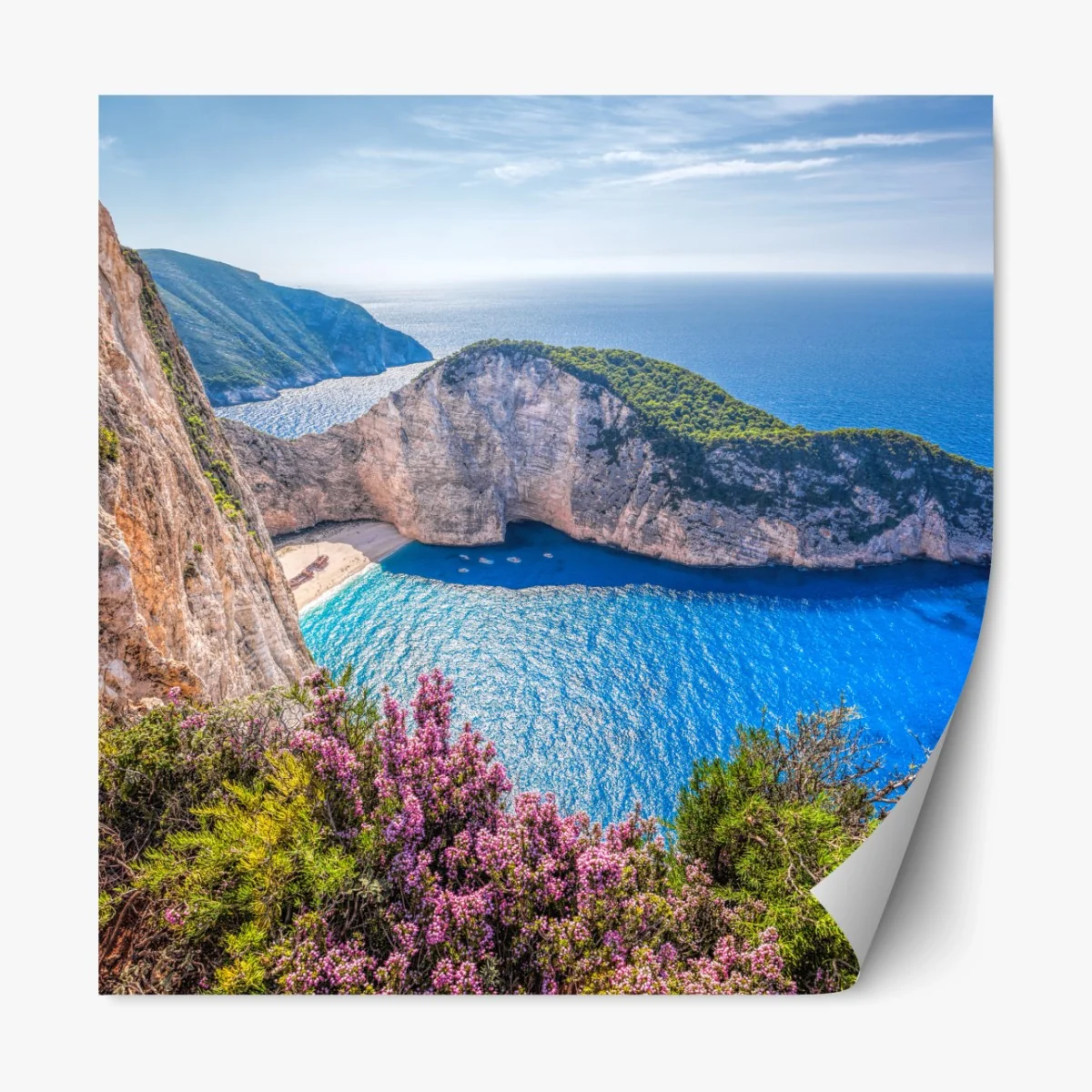 Repositionierbarer Aufkleber Navagio strand sonnenuntergang mit türkisblauem meer und wildblumen – Wallnifity®