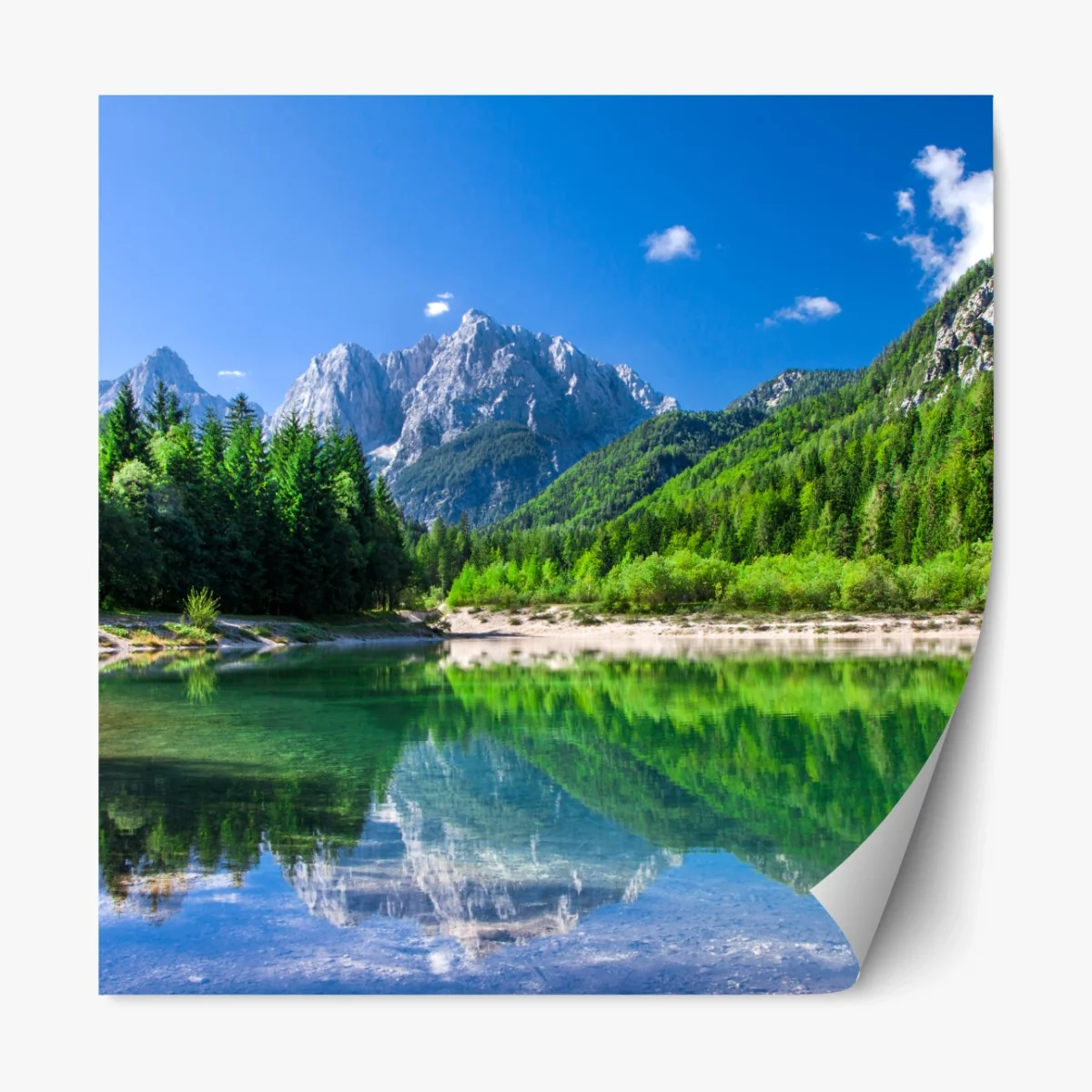 Repositionierbarer Aufkleber alpiner see mit spiegelung in grünen bergen – Wallnifity®