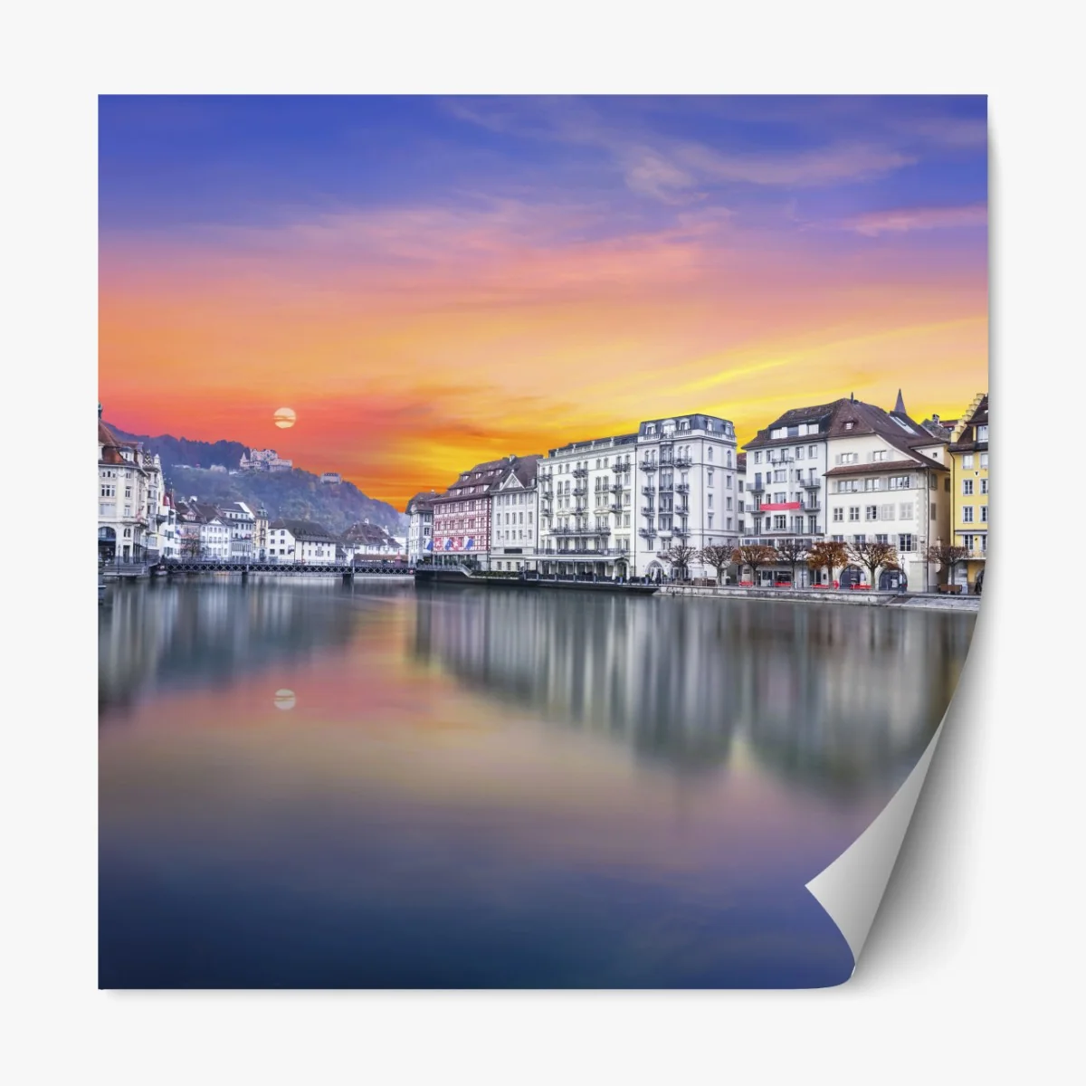 Repositionierbarer Aufkleber Luzern am fluss bei dämmerung – Wallnifity® Repositionierbarer Aufkleber Luzern am fluss bei dämmerung – Wallnifity®