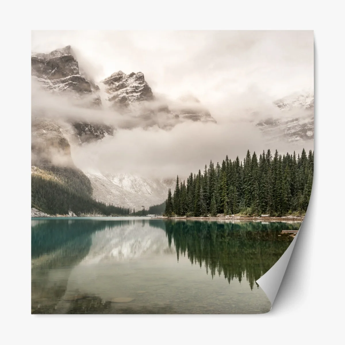 Repositionierbarer Aufkleber nebliger bergsee mit spiegelung – Wallnifity® Repositionierbarer Aufkleber nebliger bergsee mit spiegelung – Wallnifity®