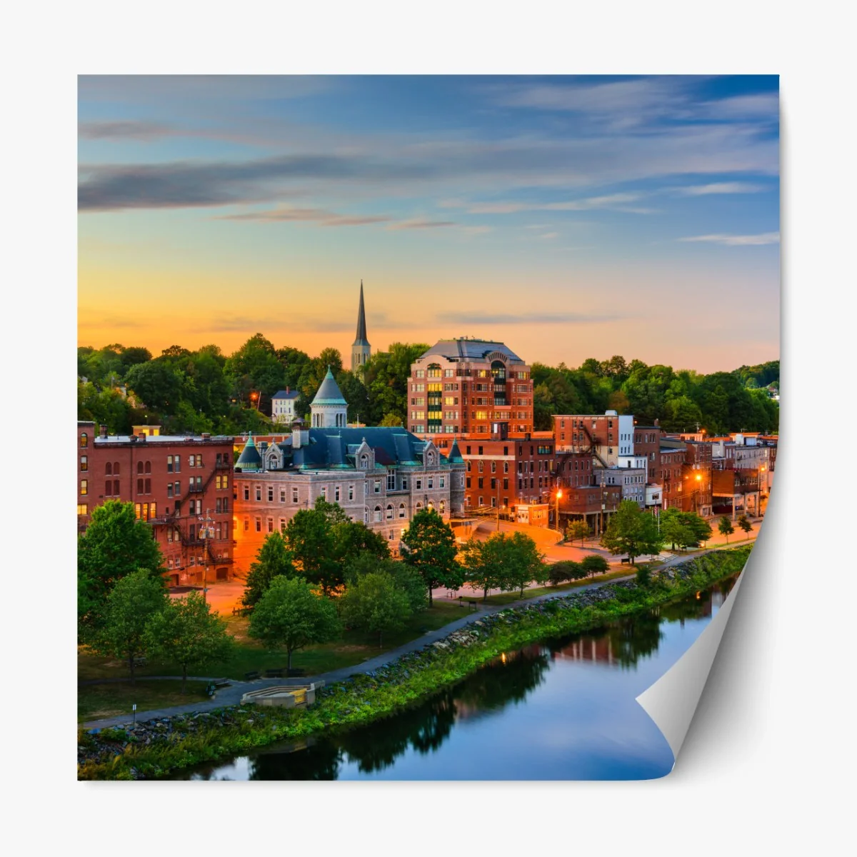 Repositionierbarer Aufkleber Augusta skyline am Kennebec River bei sonnenuntergang – Wallnifity®