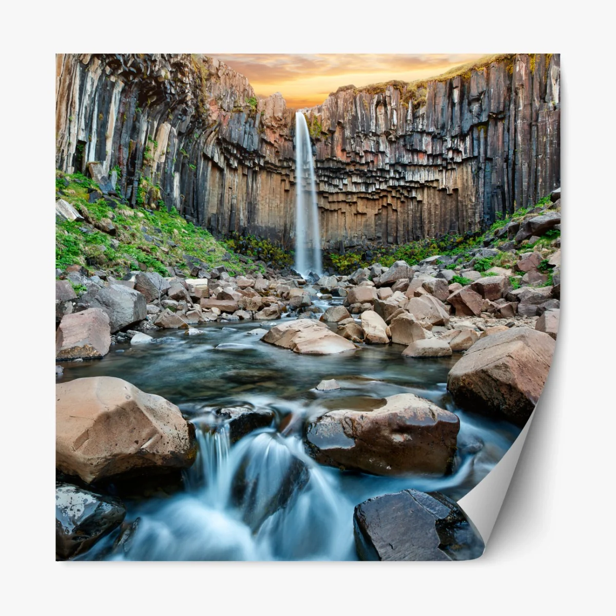 Repositionierbarer Aufkleber dramatischer wasserfall zwischen basaltklippen – Wallnifity® Repositionierbarer Aufkleber dramatischer wasserfall zwischen basaltklippen – Wallnifity®