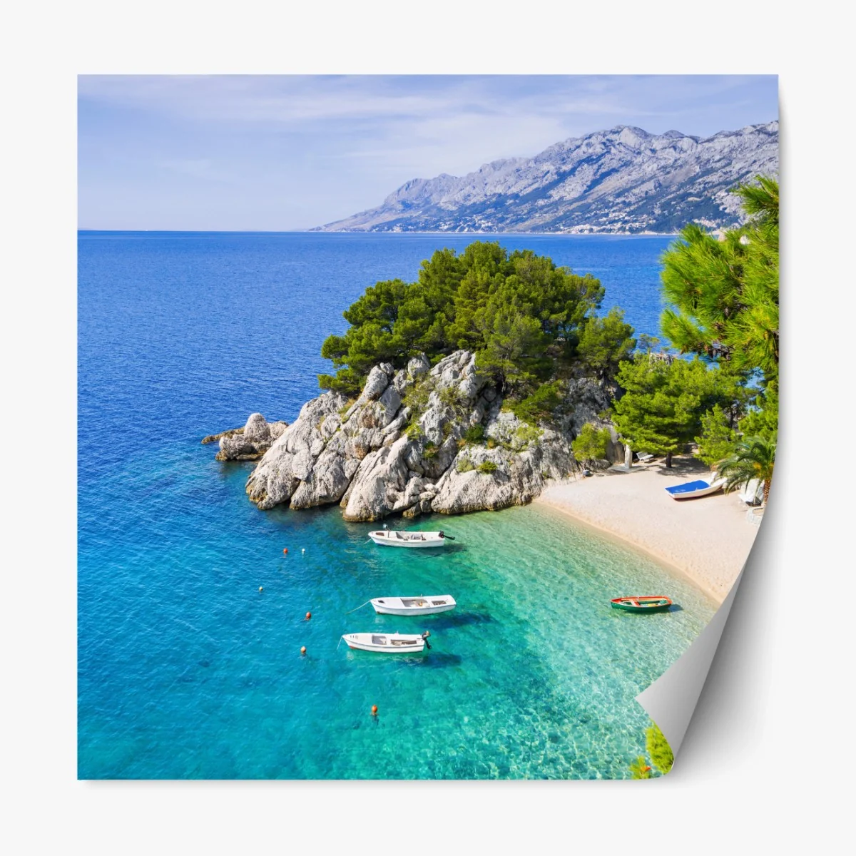 Repositionierbarer Aufkleber ruhige türkisfarbene bucht mit booten – Wallnifity®