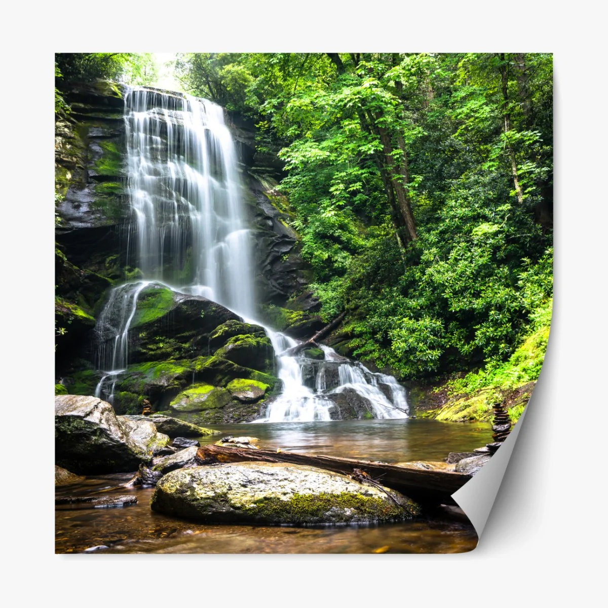 Repositionierbarer Aufkleber ruhiger wasserfall im wald – Wallnifity®