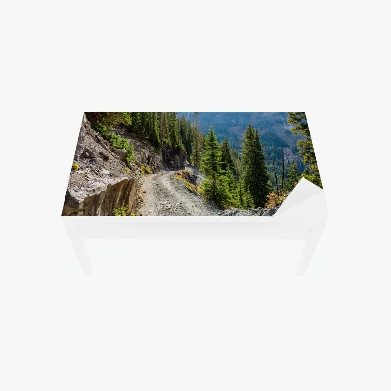 Tischaufkleber und Schreibtischaufkleber bergpfad durch alpinen wald