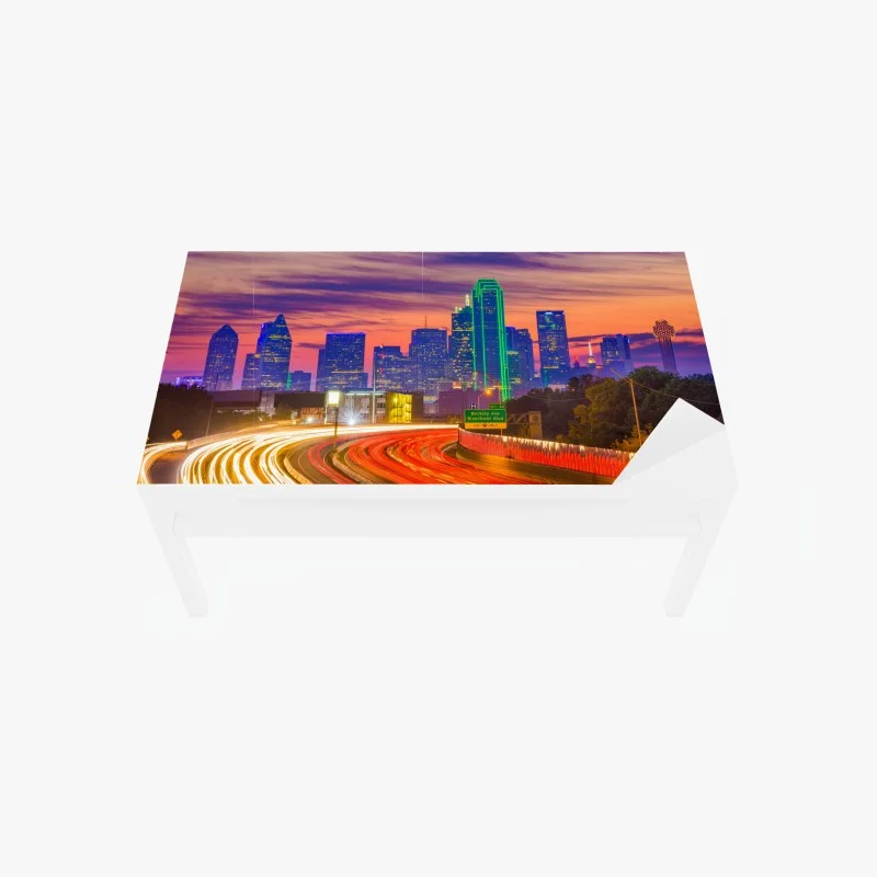 Tischaufkleber und Schreibtischaufkleber panorama von Dallas bei sonnenuntergang mit lichtspuren auf der autobahn