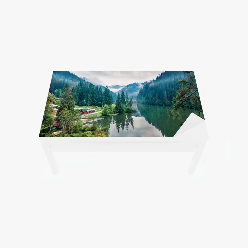 Tischaufkleber und Schreibtischaufkleber stadtpanorama mit bergen und blauem himmel – Wallnifity®