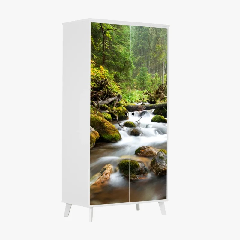 Schrankaufkleber moosbedeckter waldbach im herbst