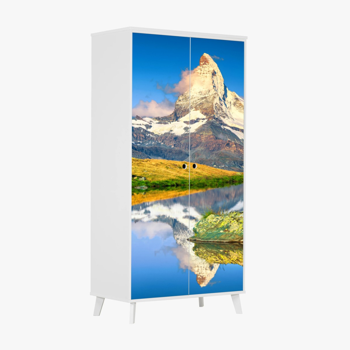 Schrankaufkleber majestätisches Matterhorn gespiegelt im alpensee – Wallnifity®