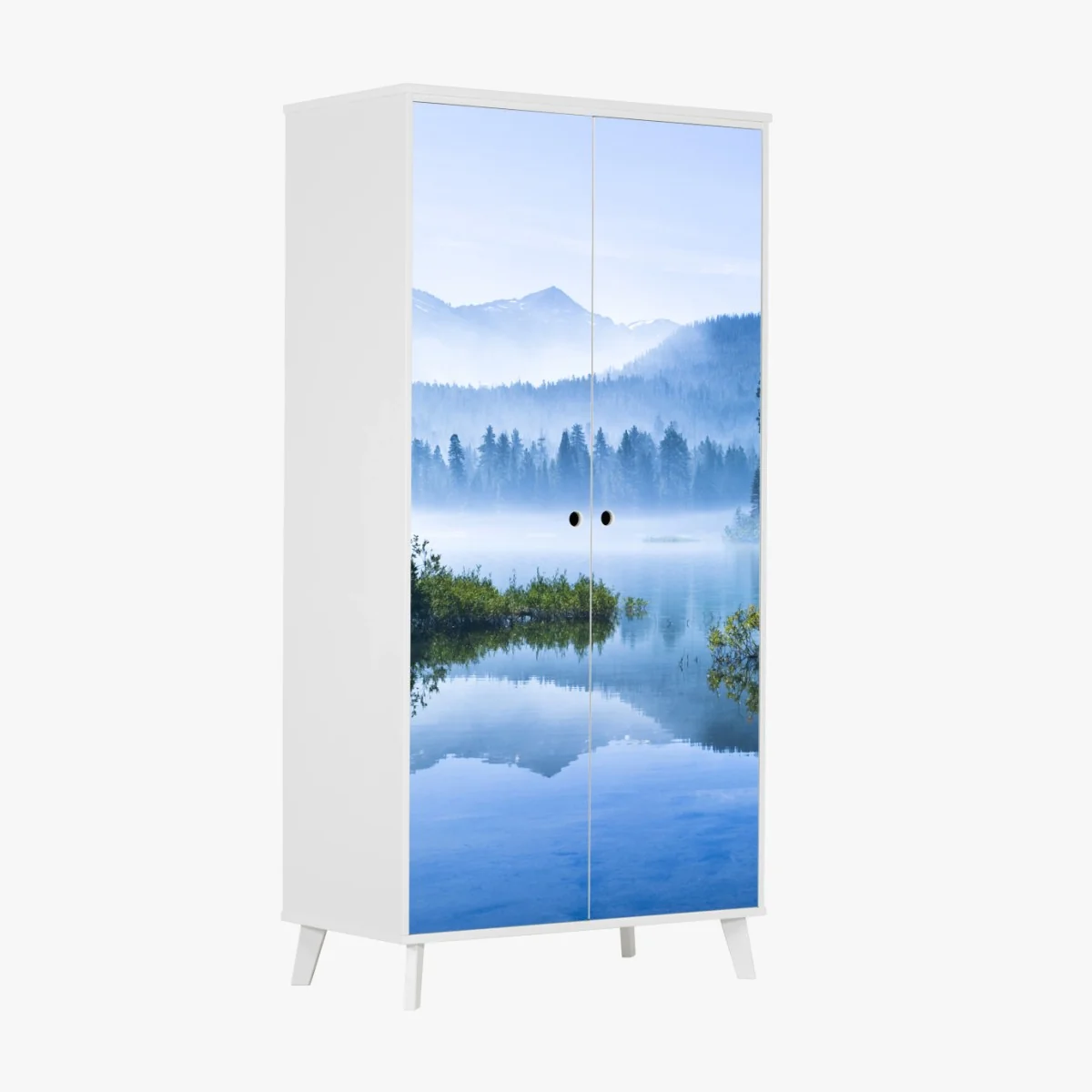 Schrankaufkleber nebliger bergsee mit spiegelnder oberfläche – Wallnifity® Schrankaufkleber nebliger bergsee mit spiegelnder oberfläche – Wallnifity®