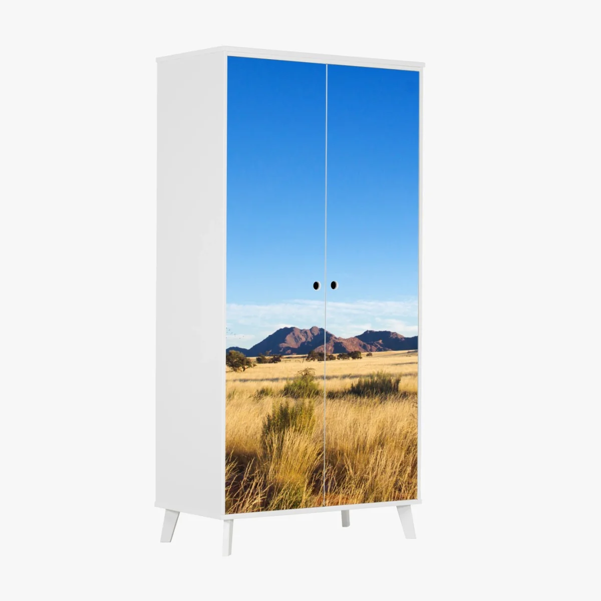 Schrankaufkleber ruhige savannenlandschaft unter klarem blauem himmel – Wallnifity®