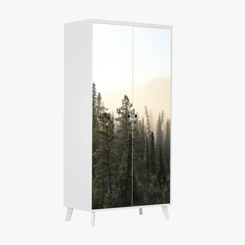 Schrankaufkleber nebliger kiefernwald bei sonnenaufgang