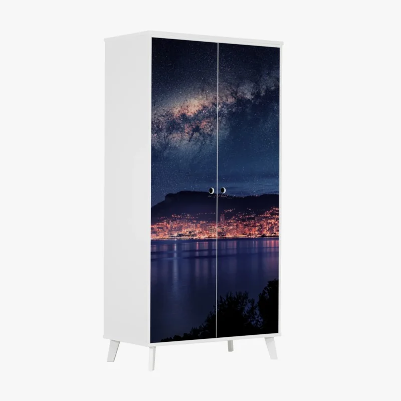 Schrankaufkleber küstenstadt unter der milchstraße