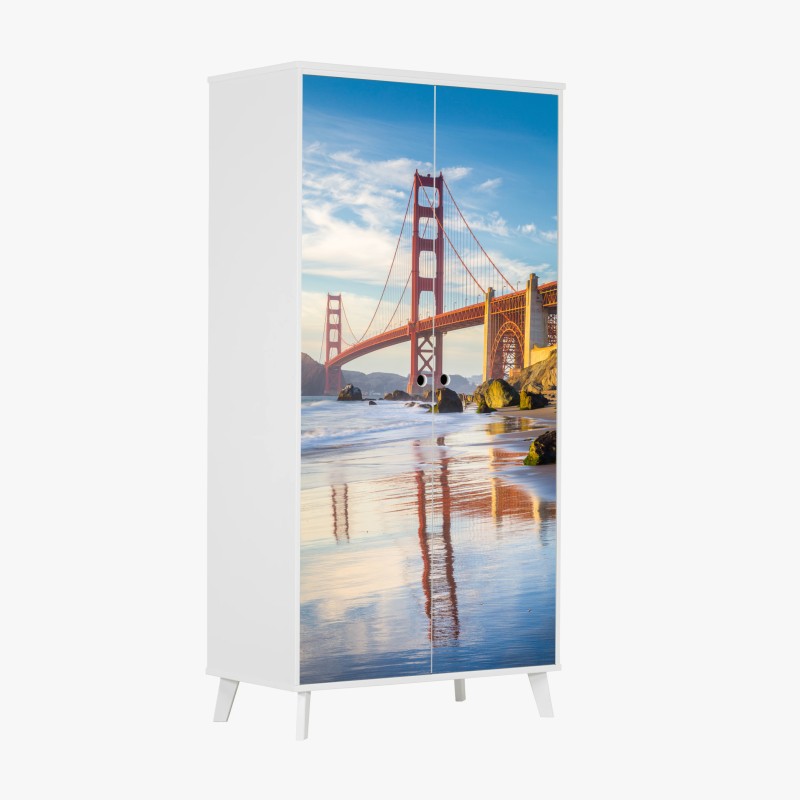 Schrankaufkleber Golden Gate Bridge reflektiert am strand