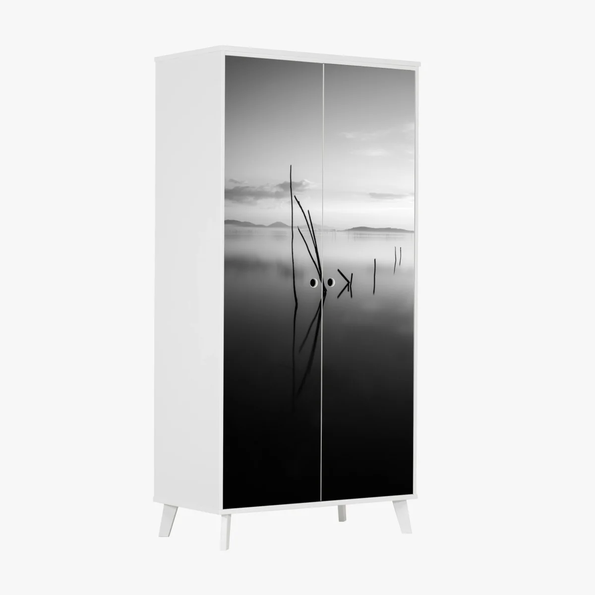 Schrankaufkleber ruhiger monochromer see mit reflexionen – Wallnifity® Schrankaufkleber ruhiger monochromer see mit reflexionen – Wallnifity®