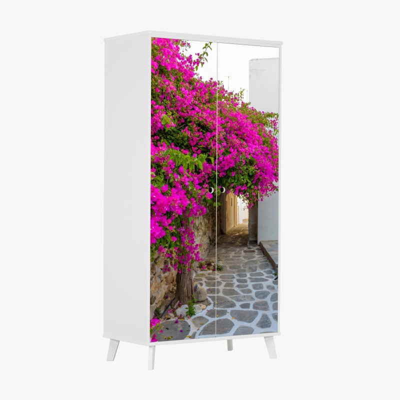 Schrankaufkleber blühende bougainvillea in Naousa gasse