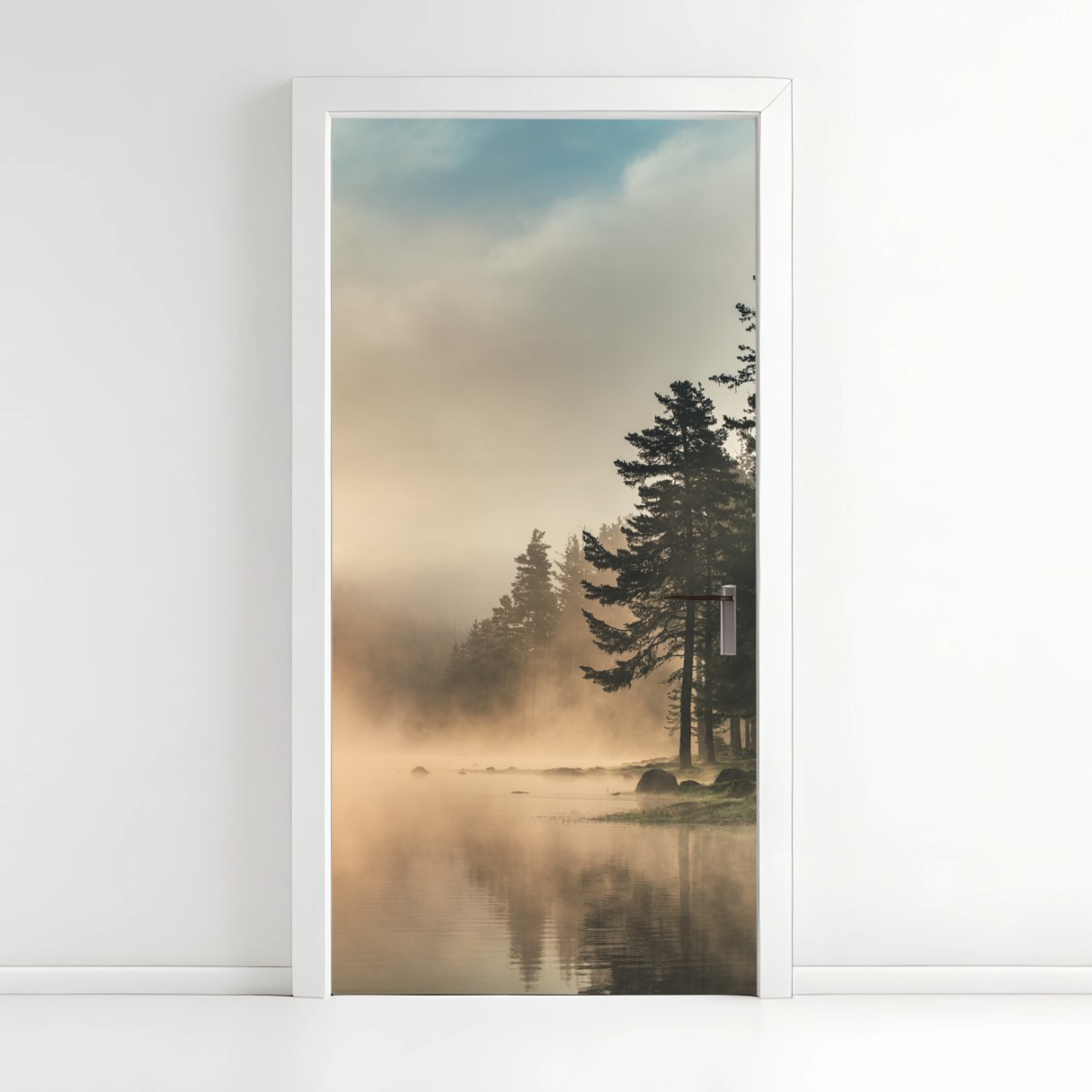 Türaufkleber nebliger sonnenaufgang über waldsee – Wallnifity®