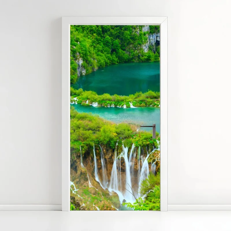 Türaufkleber üppiger wasserfall und türkise seen