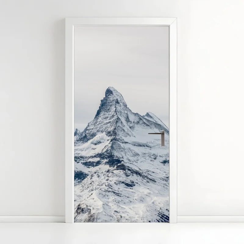 Türaufkleber majestätischer schneebedeckter berggipfel