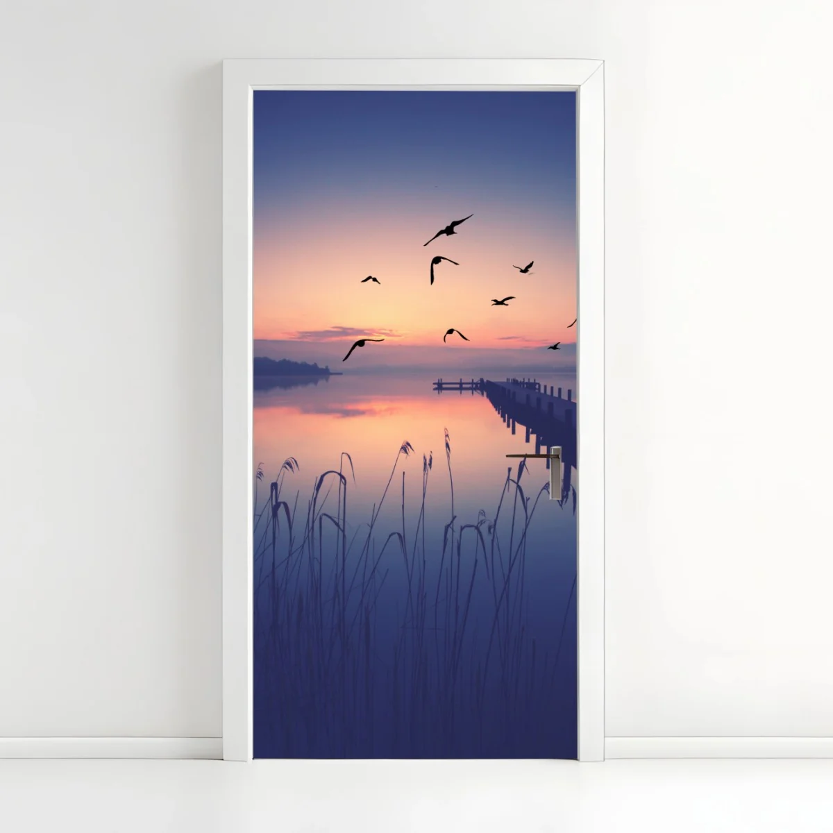 Türaufkleber ruhiger sonnenaufgang am see mit vögeln – Wallnifity® Türaufkleber ruhiger sonnenaufgang am see mit vögeln – Wallnifity®
