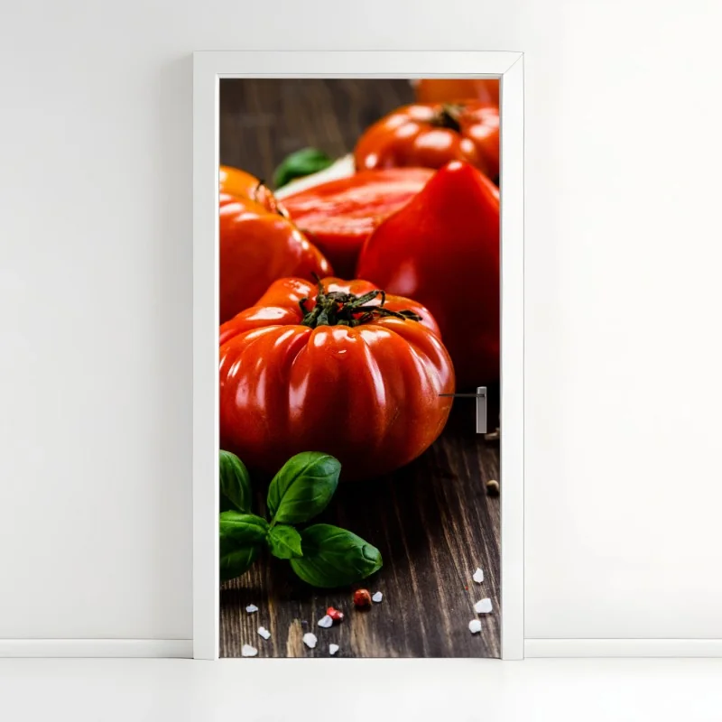 Türaufkleber reife tomaten auf rustikalem holztisch