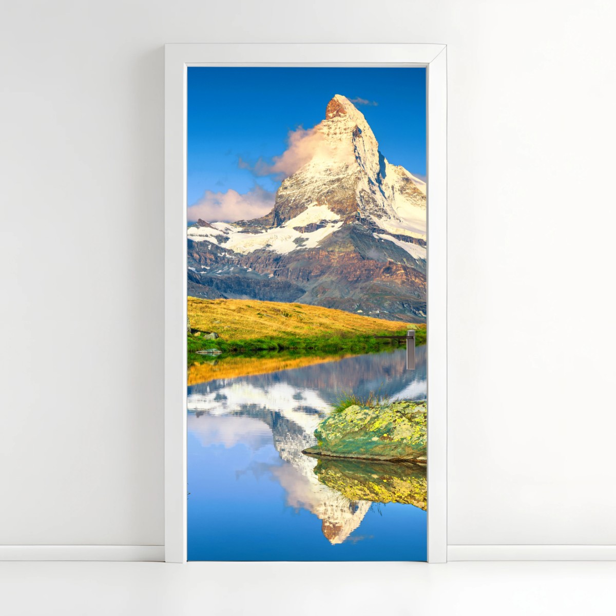 Türaufkleber majestätisches Matterhorn gespiegelt im alpensee – Wallnifity®