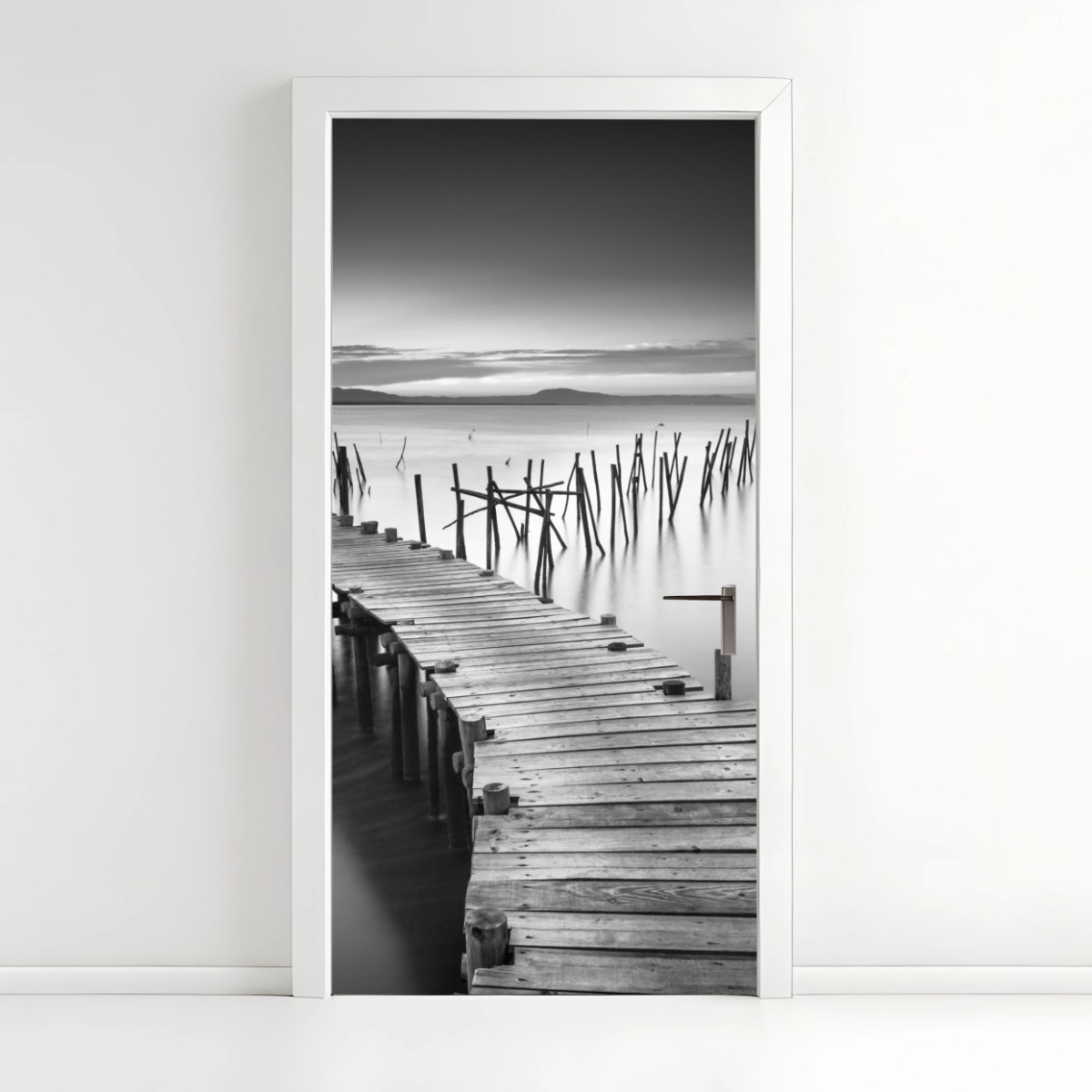 Türaufkleber ruhiger hölzerner steg bei dämmerung – Wallnifity® Türaufkleber ruhiger hölzerner steg bei dämmerung – Wallnifity®