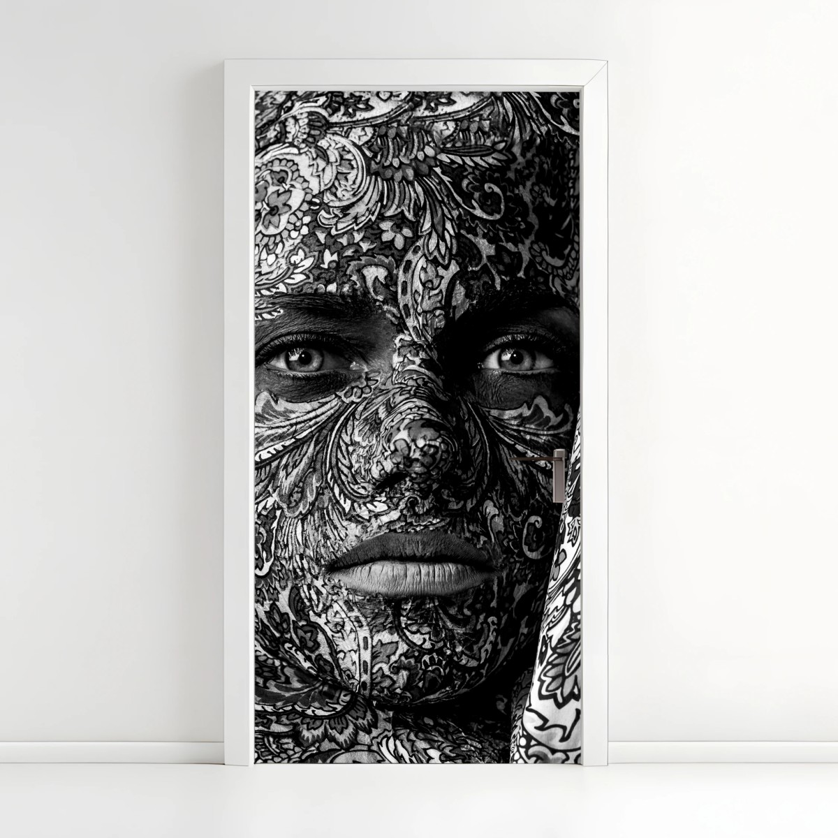 Türaufkleber ornamentales porträt mit floralen mustern – Wallnifity®
