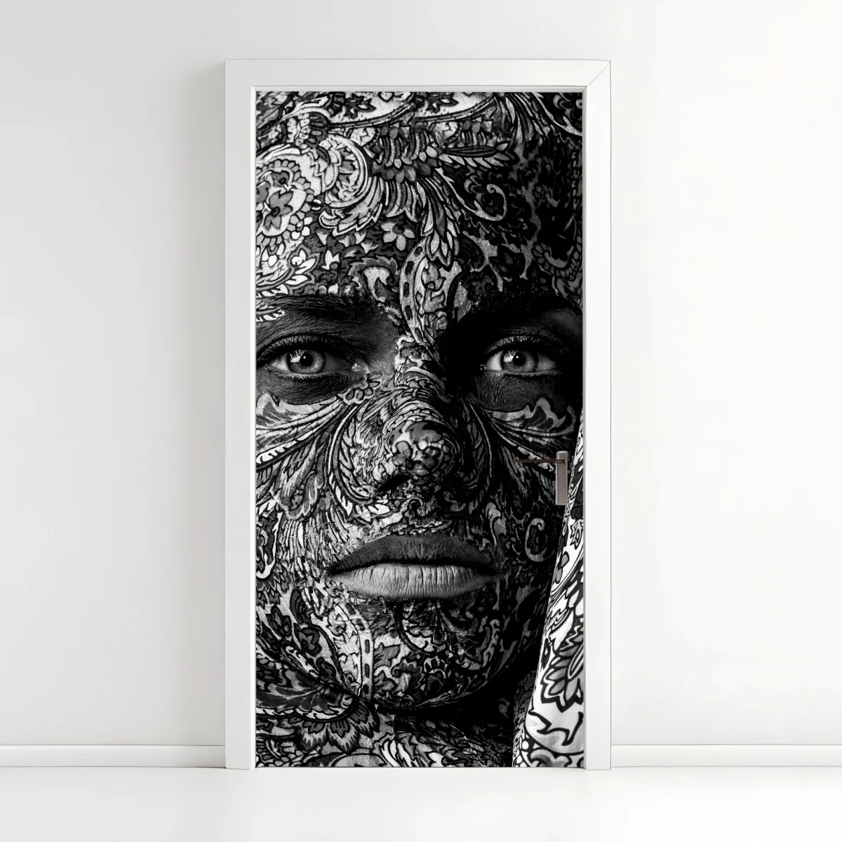 Türaufkleber ornamentales porträt mit floralen mustern – Wallnifity®