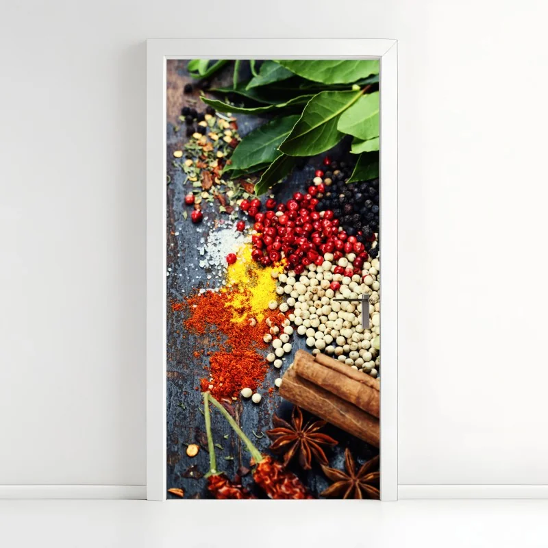 Türaufkleber buntes gewürzsortiment auf rustikalem holz