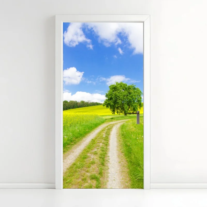 Türaufkleber sonniger feldweg mit einsamem baum