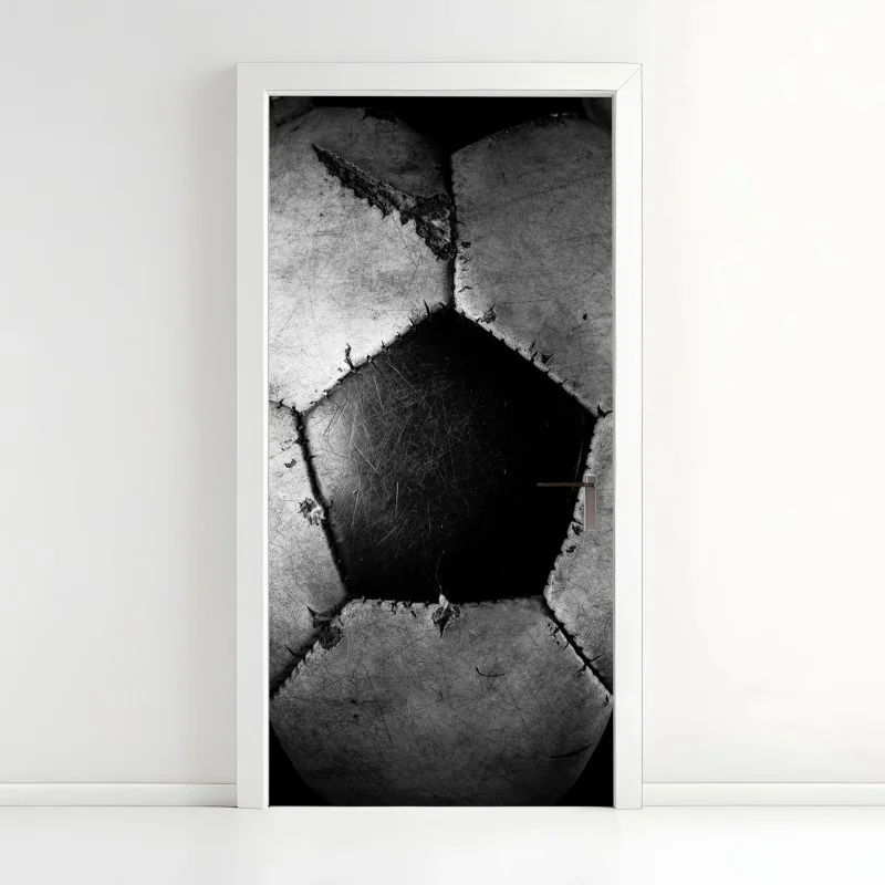 Türaufkleber abgenutzter fußball - nahaufnahme