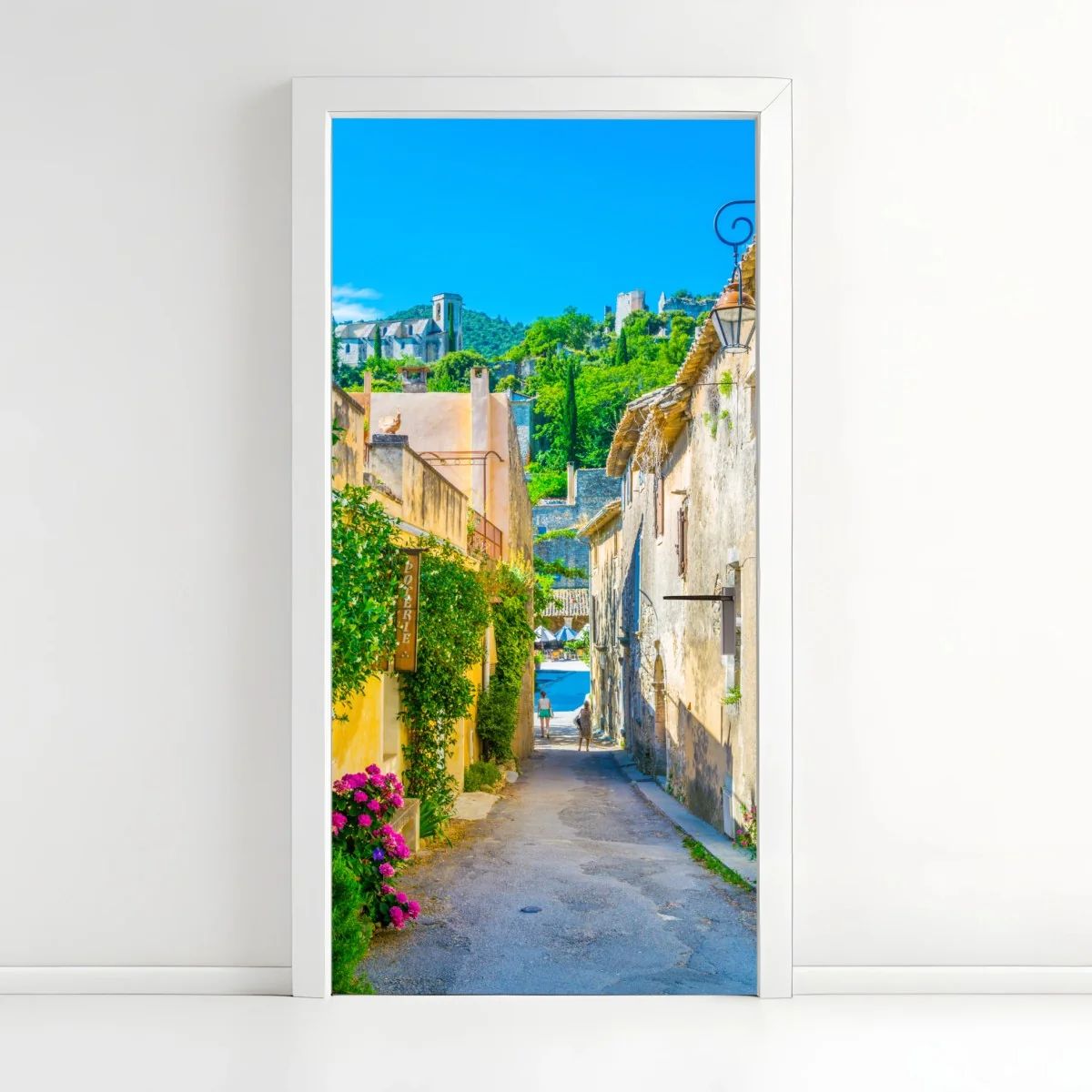 Türaufkleber sonnenbeschienene gasse in einem mediterranen dorf – Wallnifity® Türaufkleber sonnenbeschienene gasse in einem mediterranen dorf – Wallnifity®