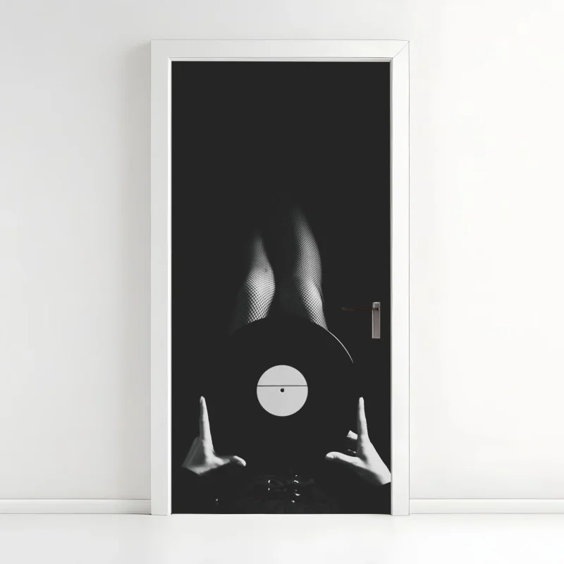 Türaufkleber schallplatte und beine in netzstrümpfen