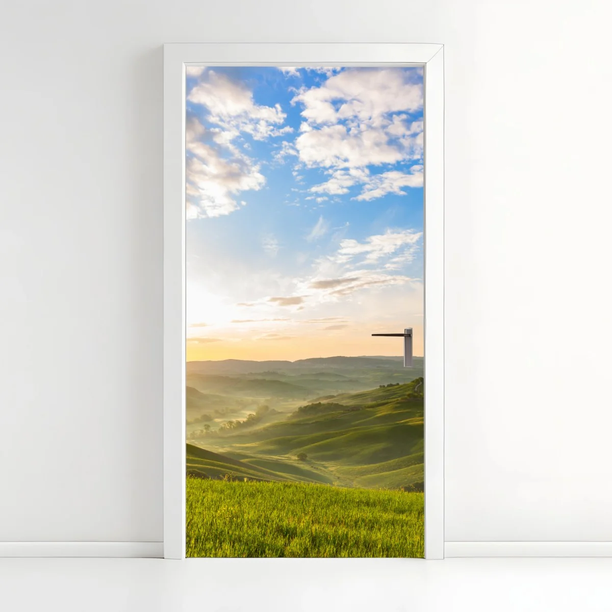 Türaufkleber sonnenaufgang über nebligen hügeln – Wallnifity®