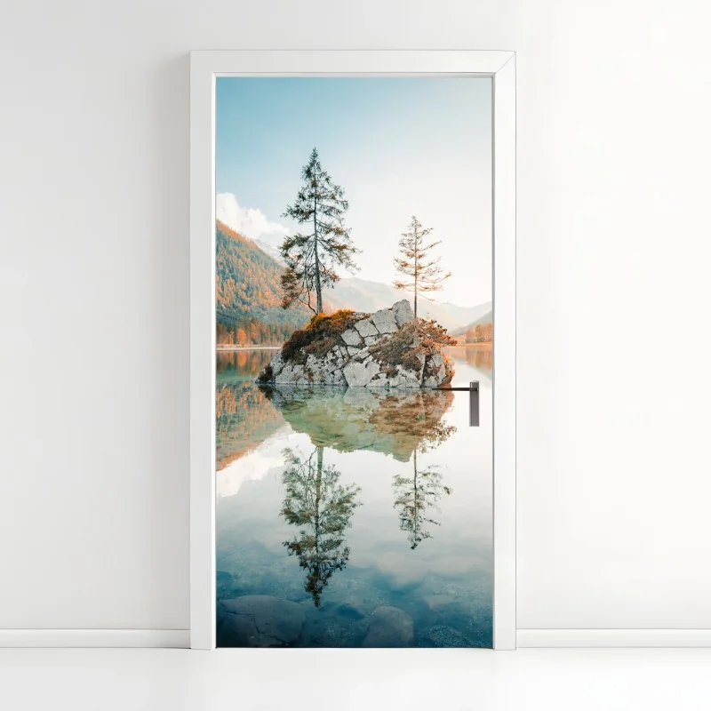 Türaufkleber sonnenbeschienene gasse in einem mediterranen dorf – Wallnifity®