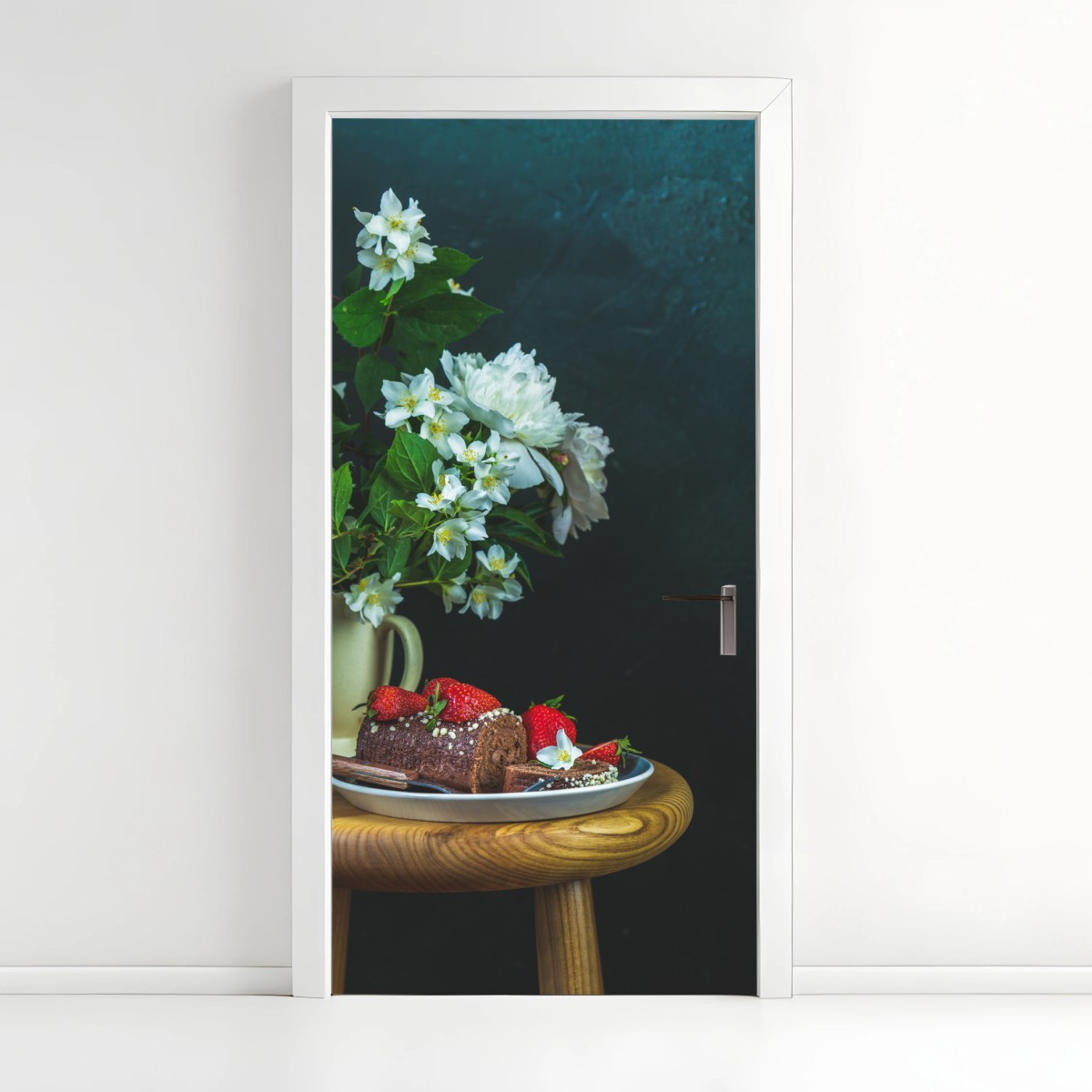 Türaufkleber schokoladenrolle mit erdbeeren und weißen blüten – Wallnifity®
