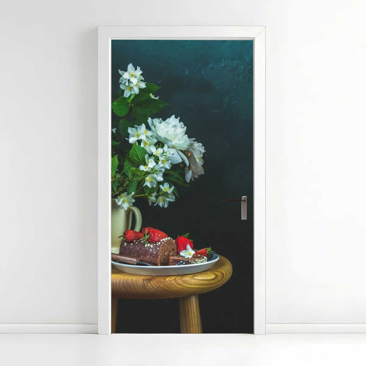 Türaufkleber schokoladenrolle mit erdbeeren und weißen blüten – Wallnifity®