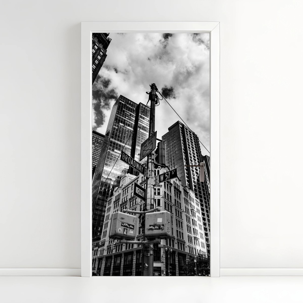 Türaufkleber Broadway und W 57 St – städtische szene in schwarzweiß – Wallnifity®